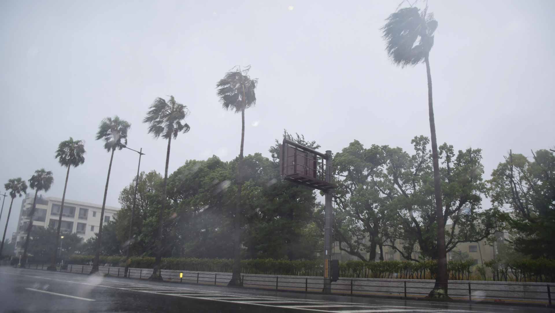 Image for the title: Super typhoon Nanmadol bears down on Japan's Kyushu island 