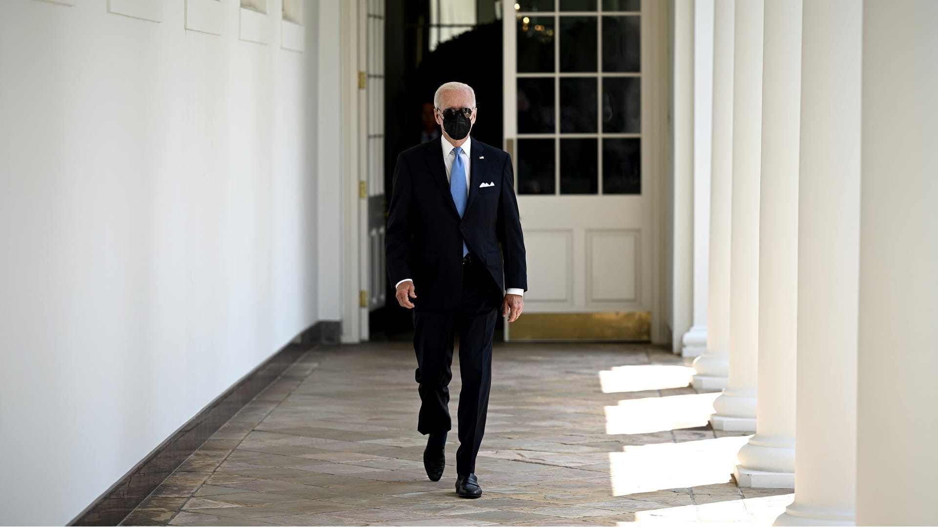 Image for the title: Biden says Covid pandemic in US 'is over' 