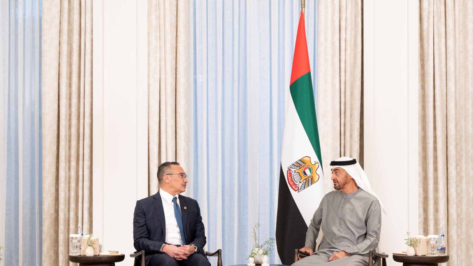 Image for the title: UAE President receives Malaysia's Minister of Defence 