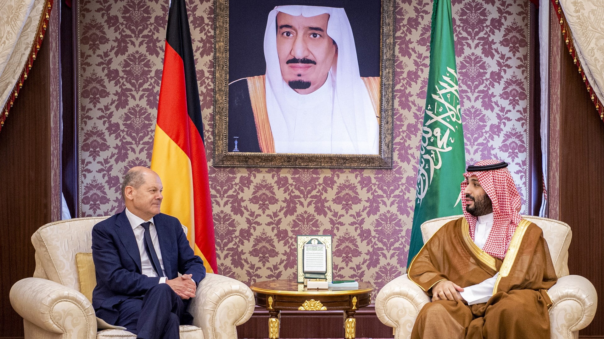 Image for the title: Germany's Scholz in Saudi Arabia on Gulf energy hunt 