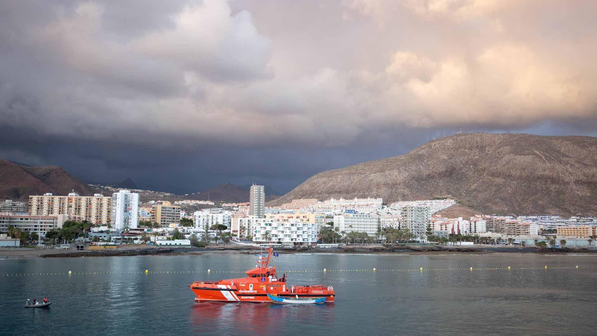 Image for the title: Torrential rain torpedoes 640 Canary Islands flights 