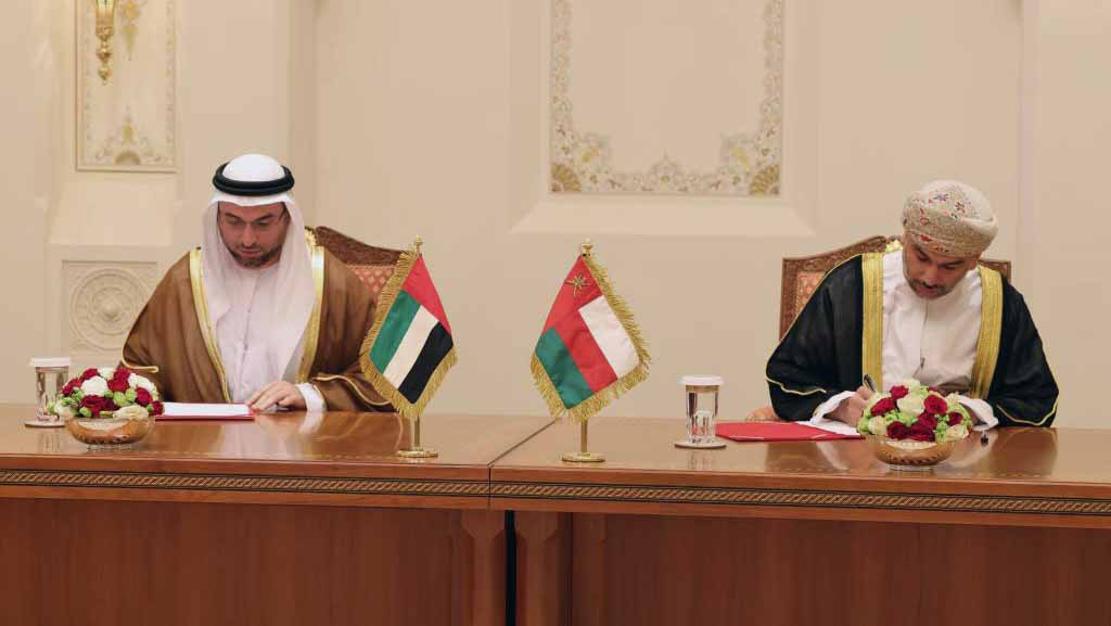 Image for the title: UAE and Oman sign several agreements 