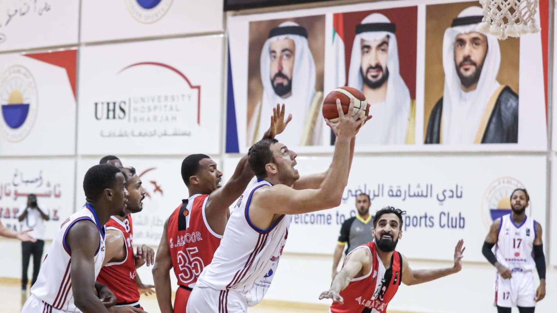 صورة بعنوان: الشارقة يواصل صدارته لدوري كرة السلة بالعلامة الكاملة 