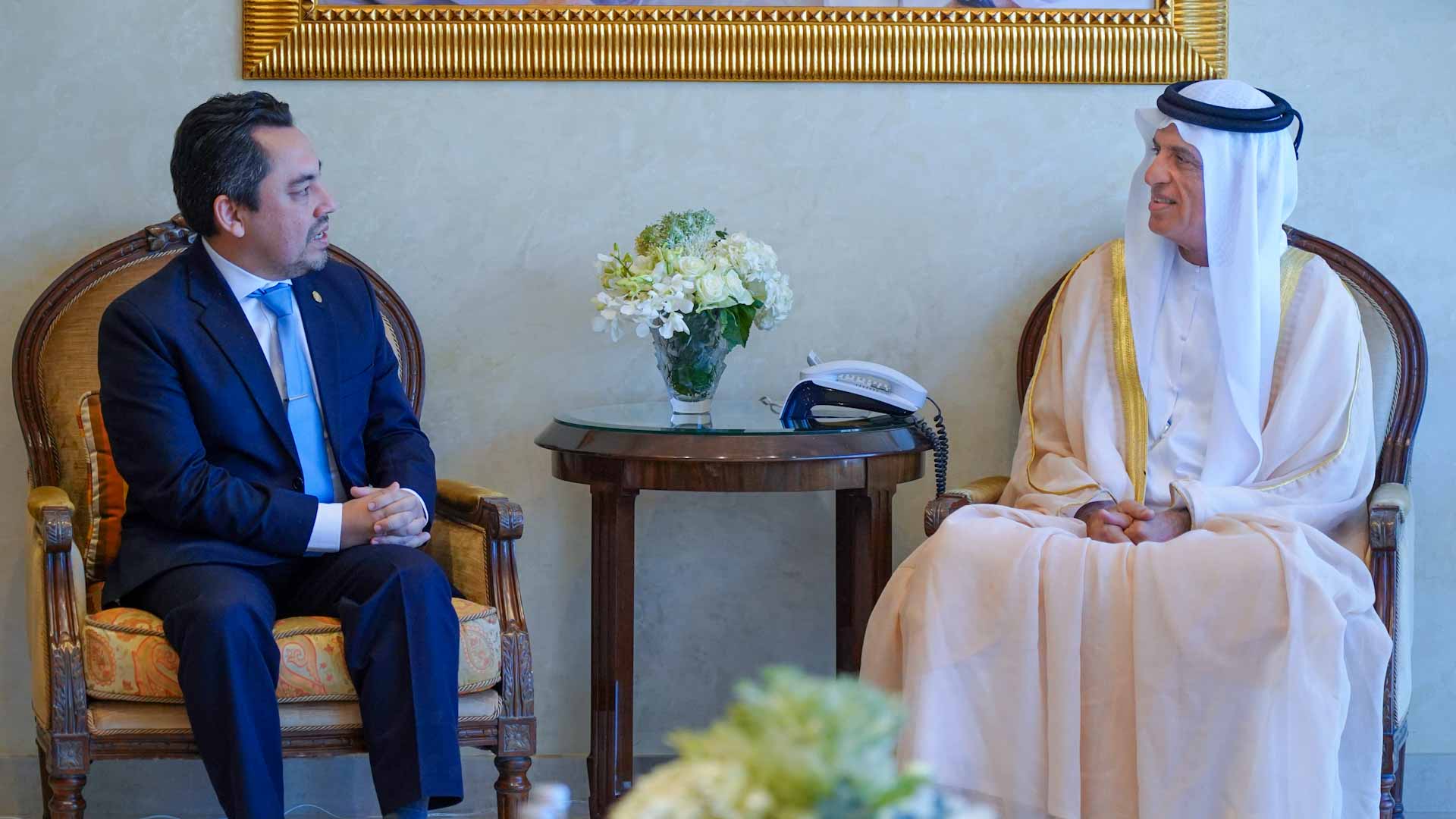 صورة بعنوان: حاكم رأس الخيمة يستقبل سفير غواتيمالا 