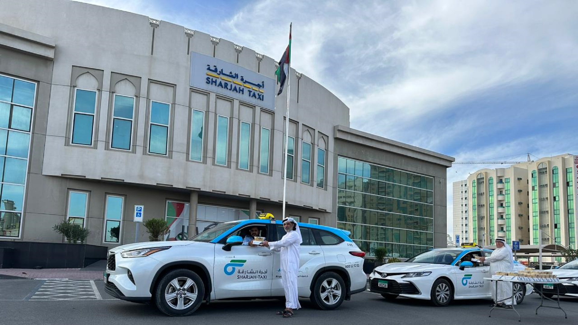 Image for the title: Sharjah Taxi, SCI provide 15,000 fasting meals to drivers 