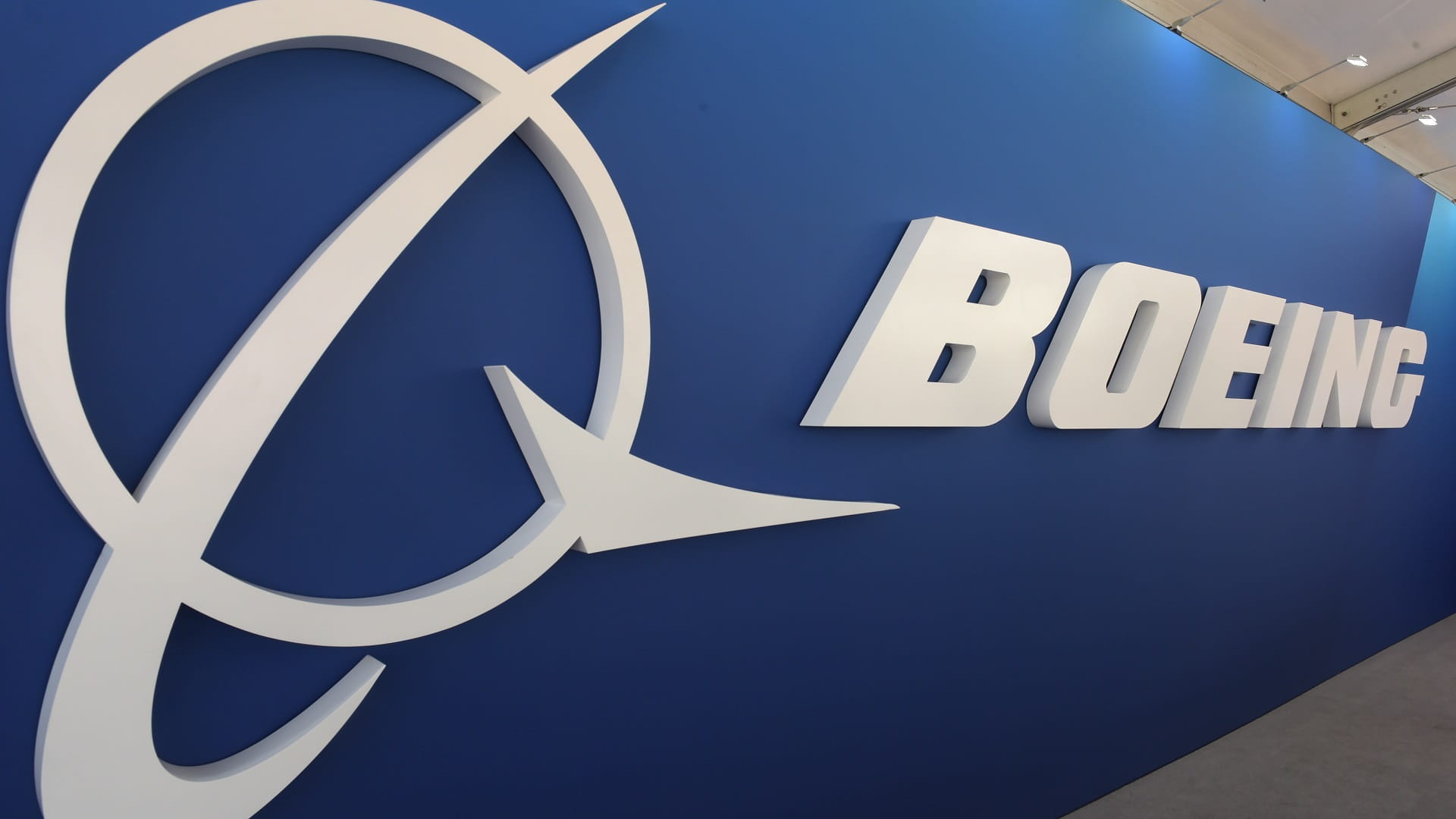 Image for the title: Boeing plans to increase 737 MAX output, keeps cash-flow goal 