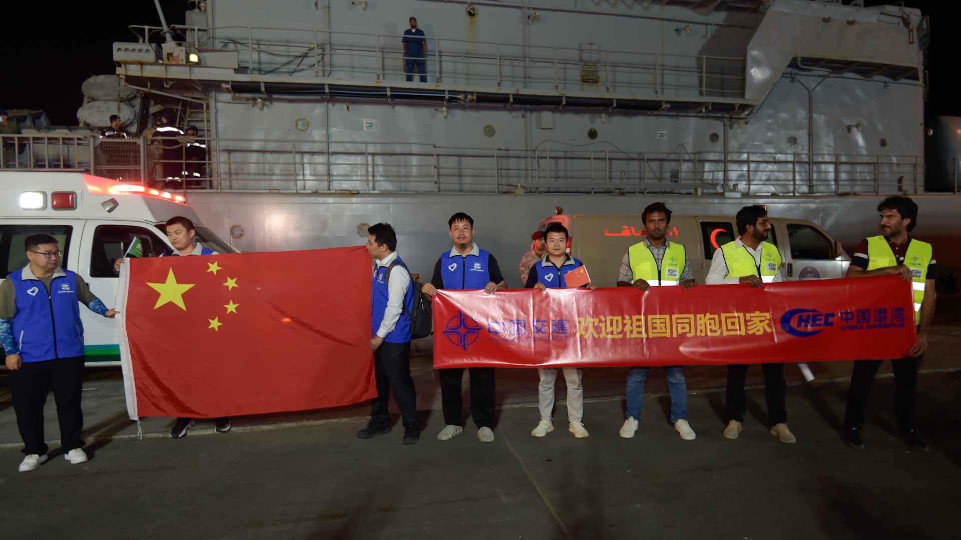 Image for the title: China evacuates 1,300 citizens from Sudan 