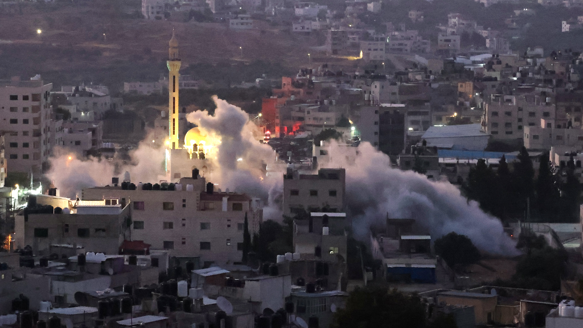 صورة بعنوان: الجيش الإسرائيلي يهدم منزل فلسطيني متهم بقتل إسرائيليين بالضفة  