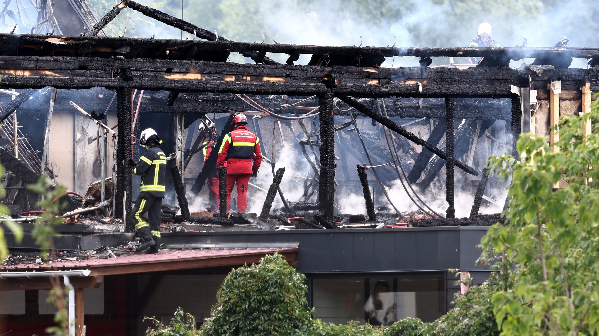 Image for the title: Nine corpses found after French holiday lodging fire 