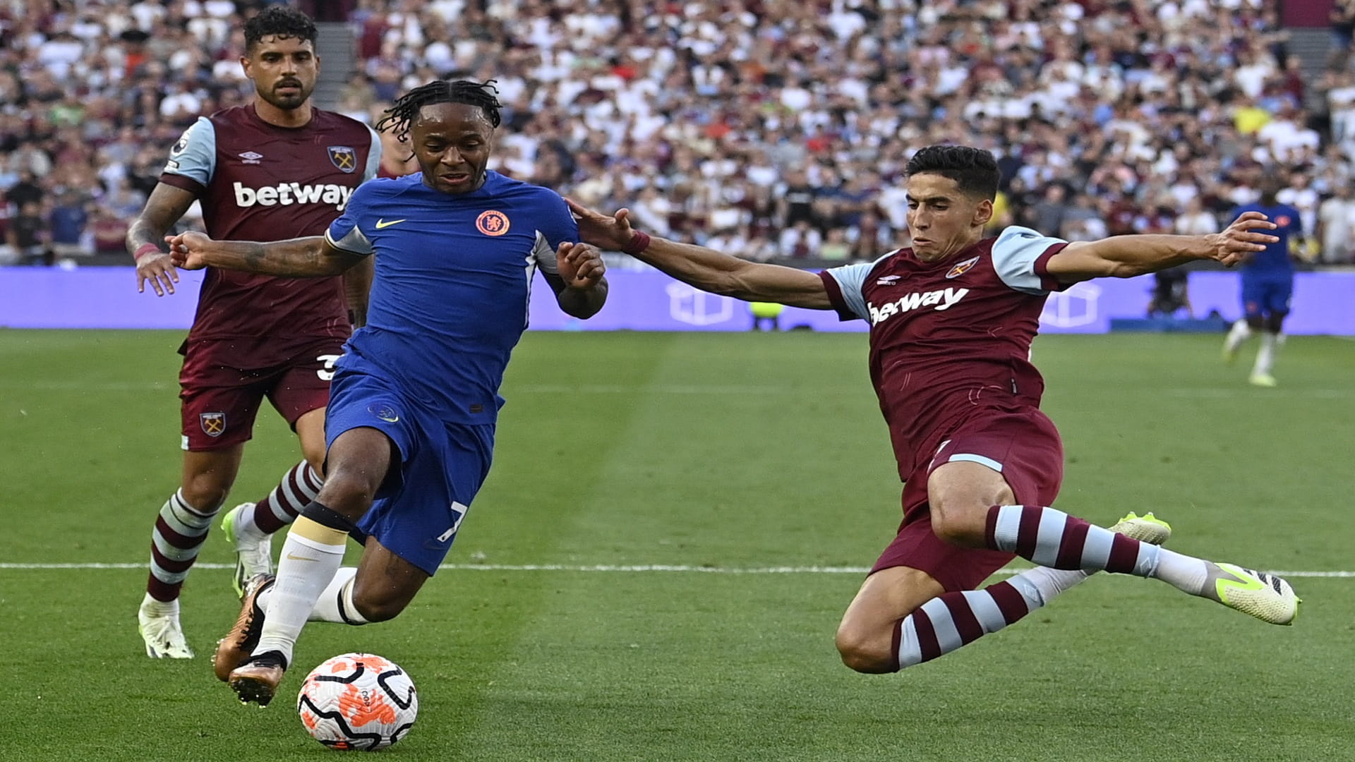 Image for the title: West Ham beat Chelsea 3-1 in Premier League 