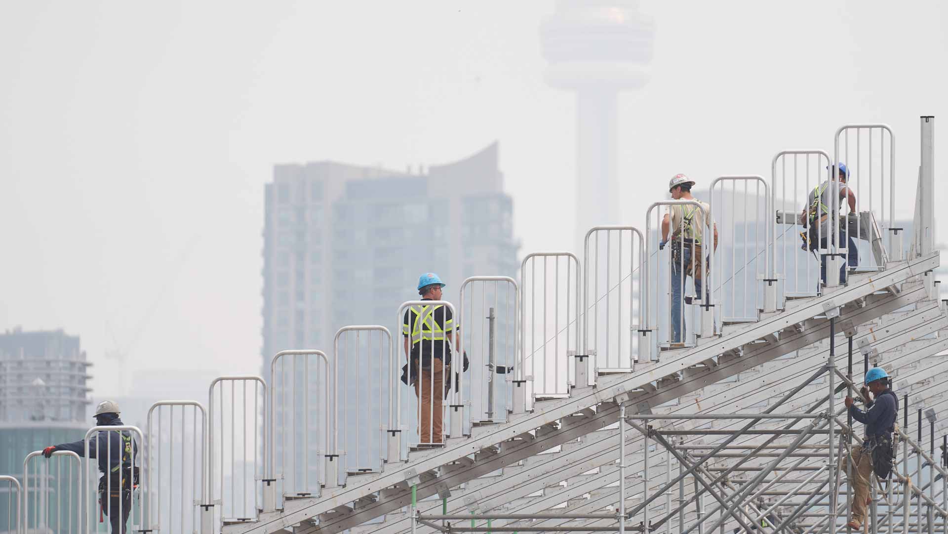 Image for the title: Canada to change how it counts foreign students, workers 