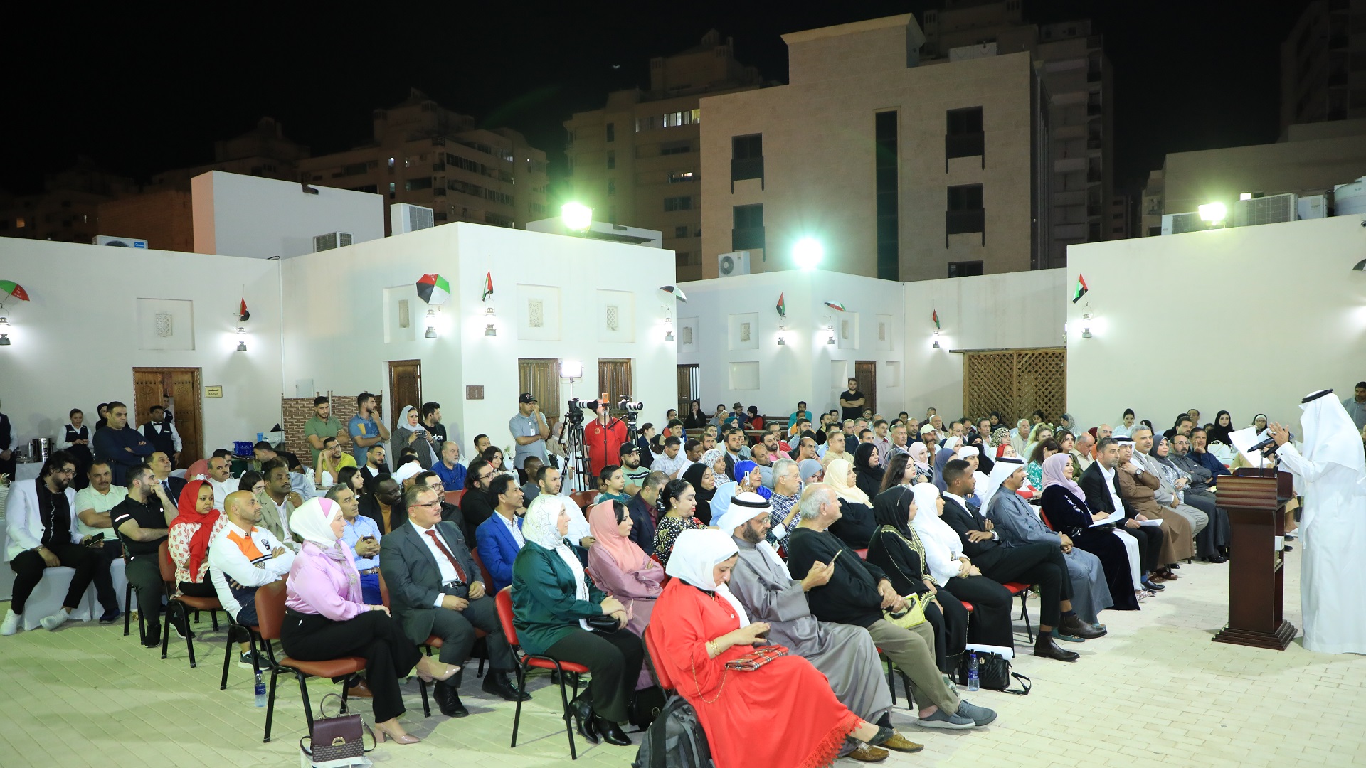 صورة بعنوان: قصائد عماد الدين والمكطف وماجد والزعبي تحلق بالجمال في بيت الشعر 