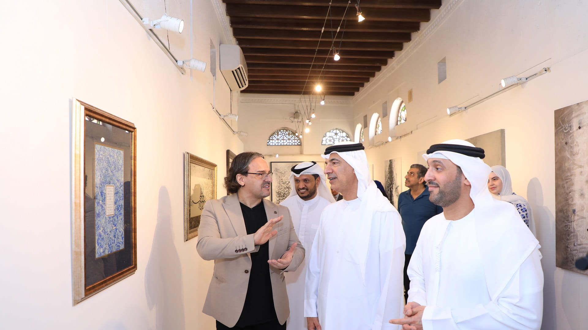 صورة بعنوان: انطلاق معرض "الخط العربي بين التجلي والأصالة" في الشارقة 