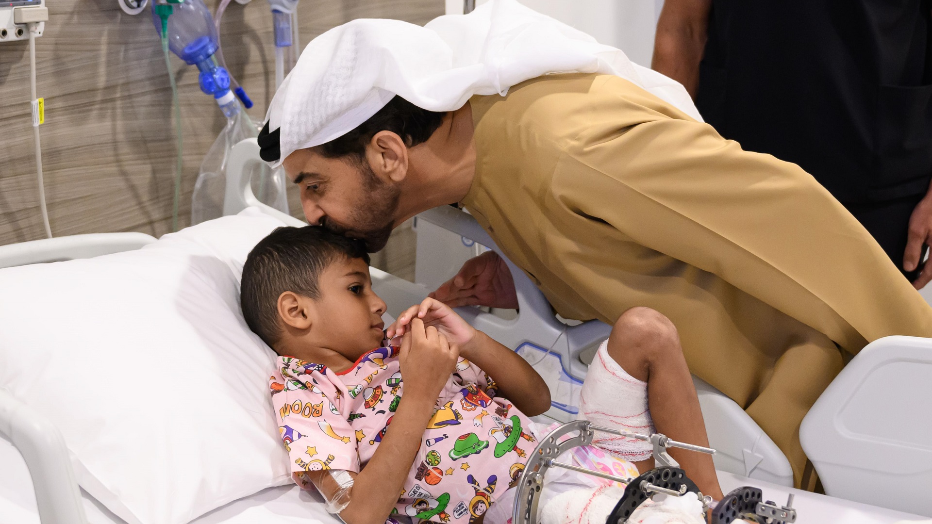 Image for the title: Hamdan bin Zayed visits Palestinian children in UAE hospitals 