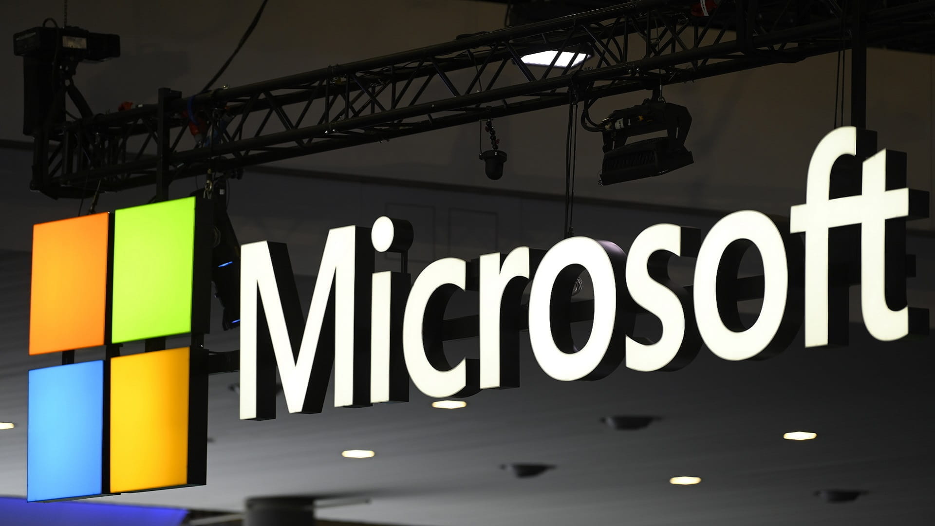 Image for the title: Microsoft, US labor group team up on AI 