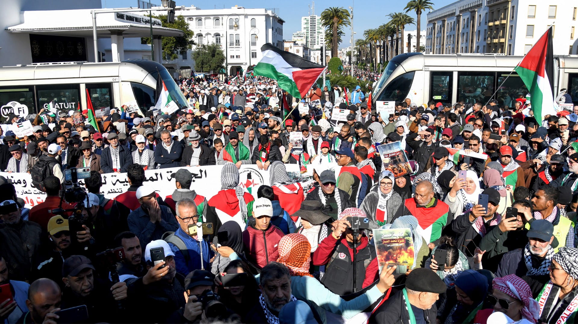 صورة بعنوان: في المغرب..تظاهرة تطالب بوقف حرب الإبادة بغزة والتطبيع الإسرائيلي 