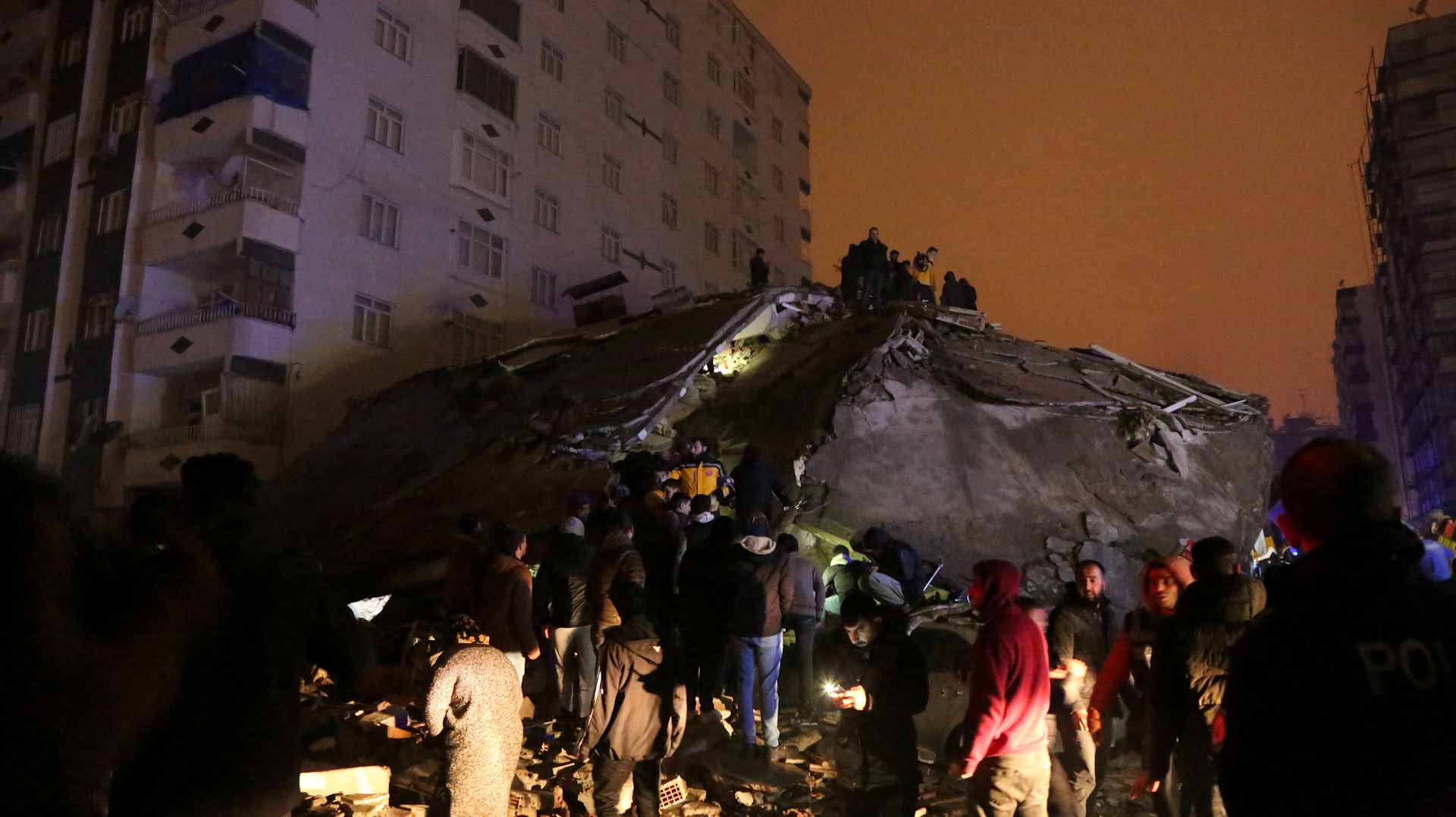 Image for the title: Turkey says 76 killed, 440 injured across quake region 