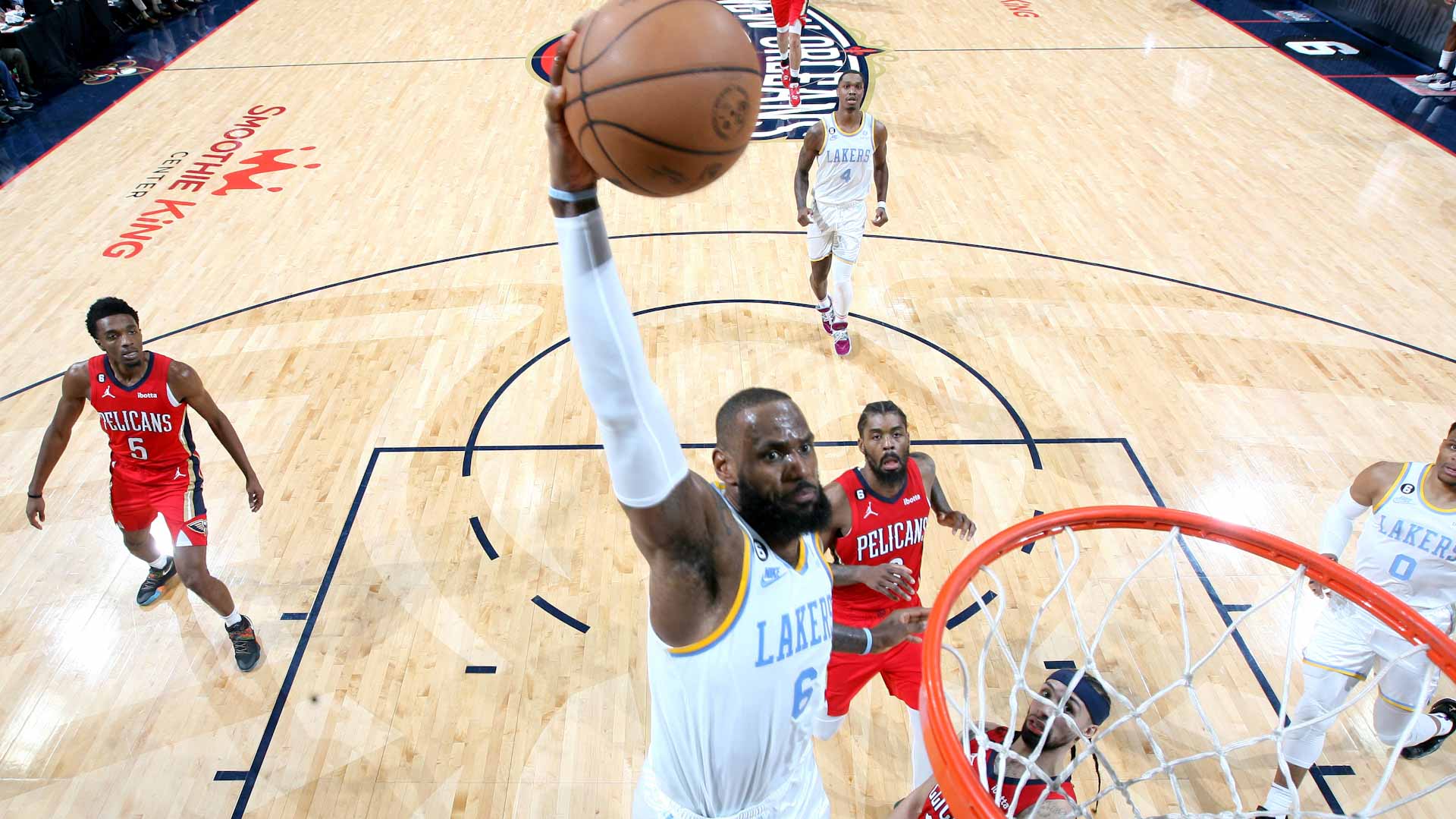 صورة بعنوان: ليكرز يسقط أمام نيو أورليانز بيليكانز في السلة الأميركية 