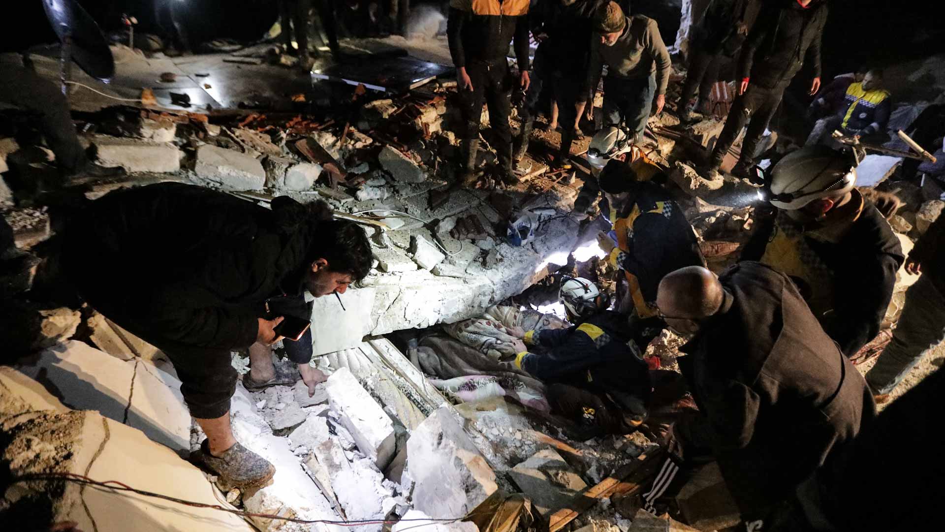 Image for the title: Syria earthquake toll rises to more than 230 dead, 600 wounded 