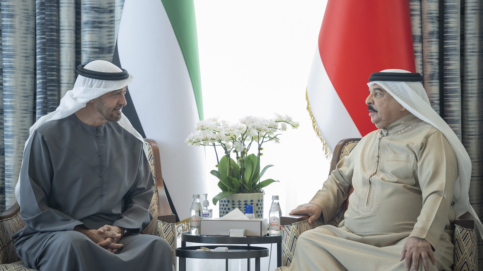 Image for the title: Bahraini King receives UAE President at his residence in Abu Dhabi 