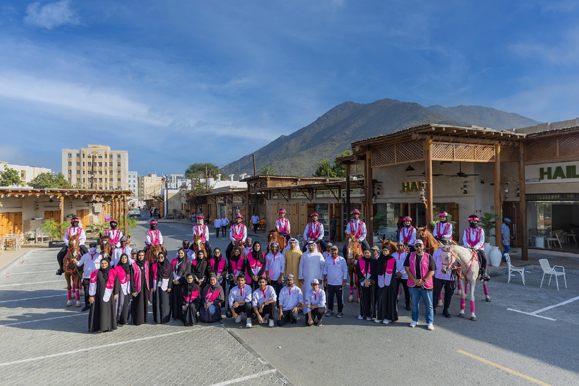 Image for the title: 60000 hours by 384 volunteers to kickstart Pink Caravan Ride 