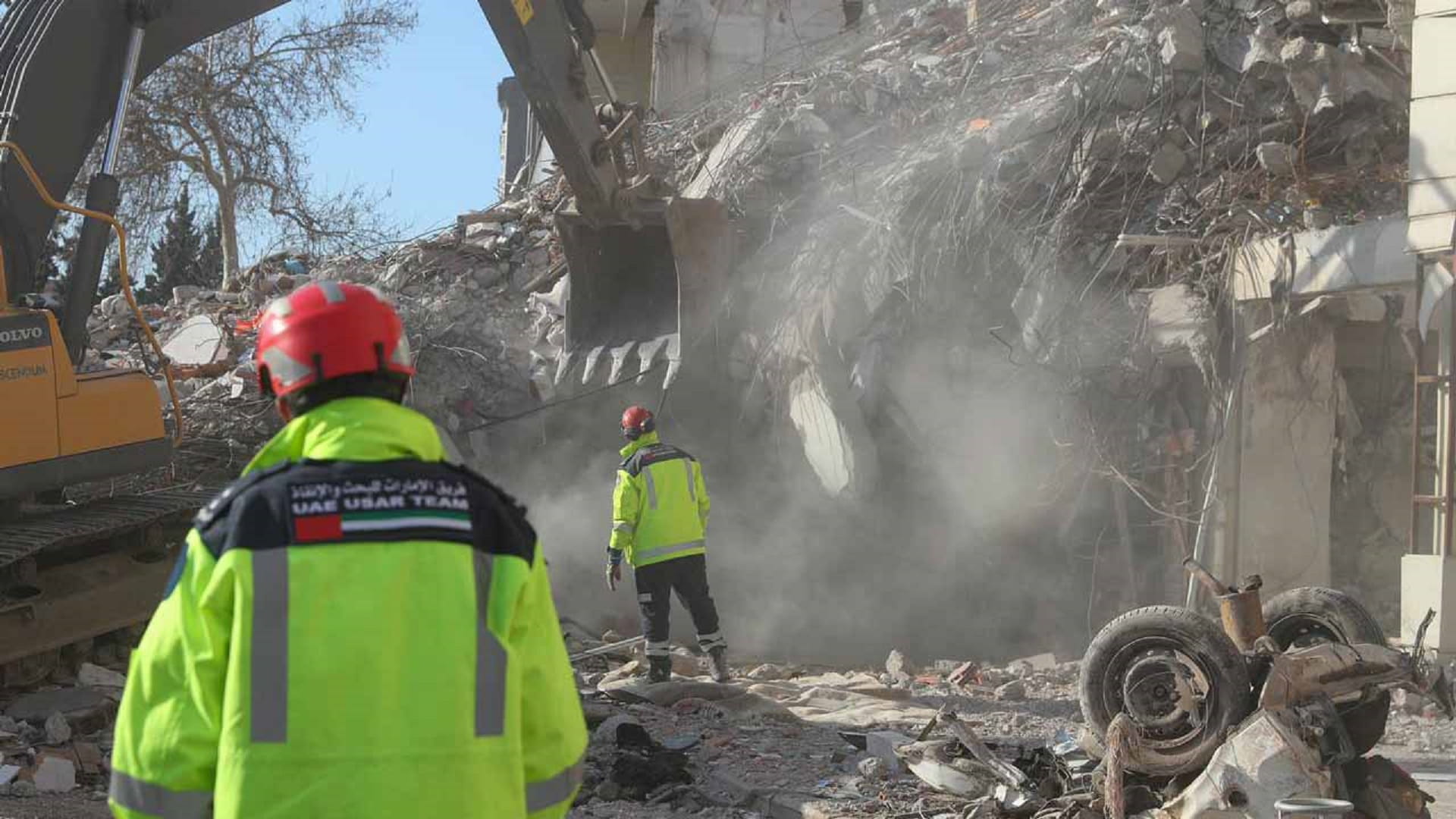 Image for the title: Emirati teams continue rescue operations in Turkey 