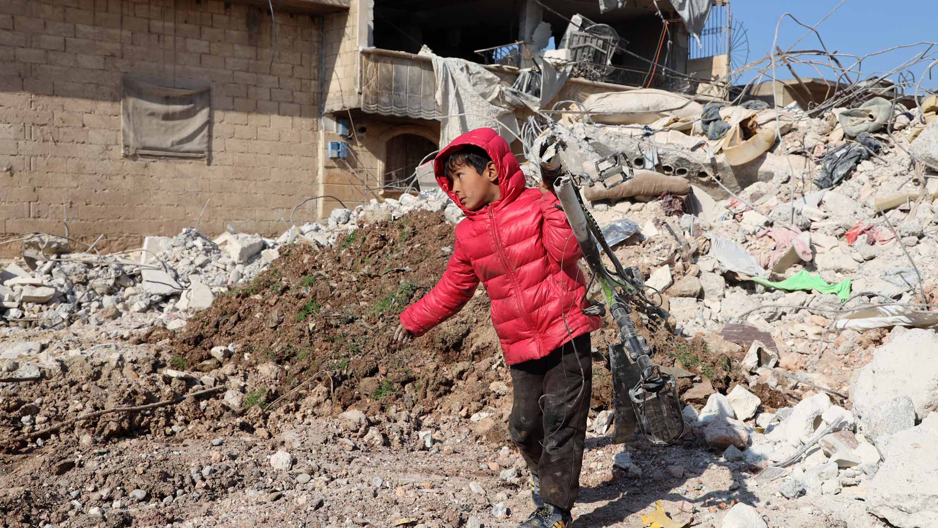 Image for the title: Dramatic rescues as Turkey-Syria quake toll nears 25,000 