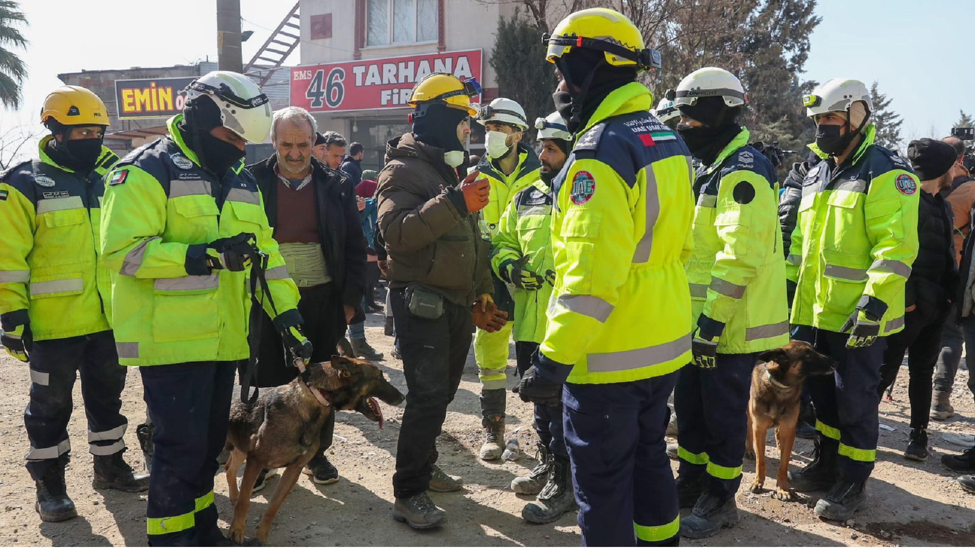 Image for the title: Emirati squad rescues 2 men in Kahramanmaraş 9 days after quake 