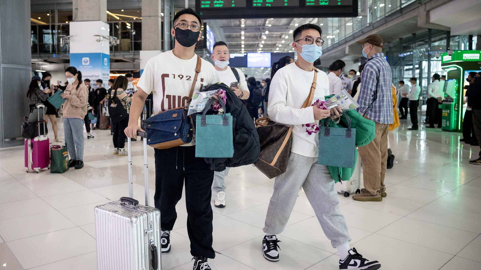 Image for the title: France discontinues Covid testing for Chinese tourists 