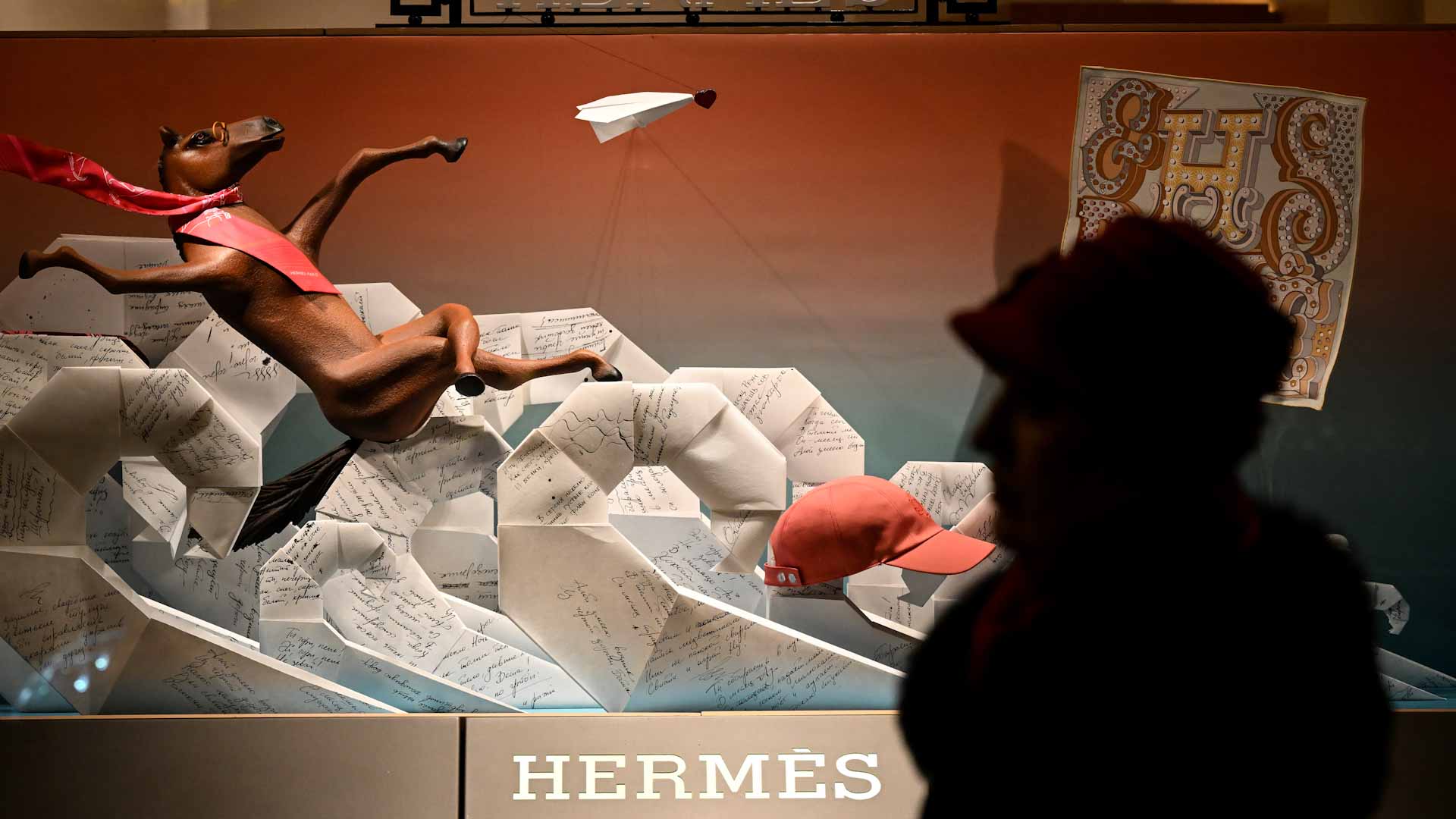 Image for the title: Luxury sector eyes reopening of China 
