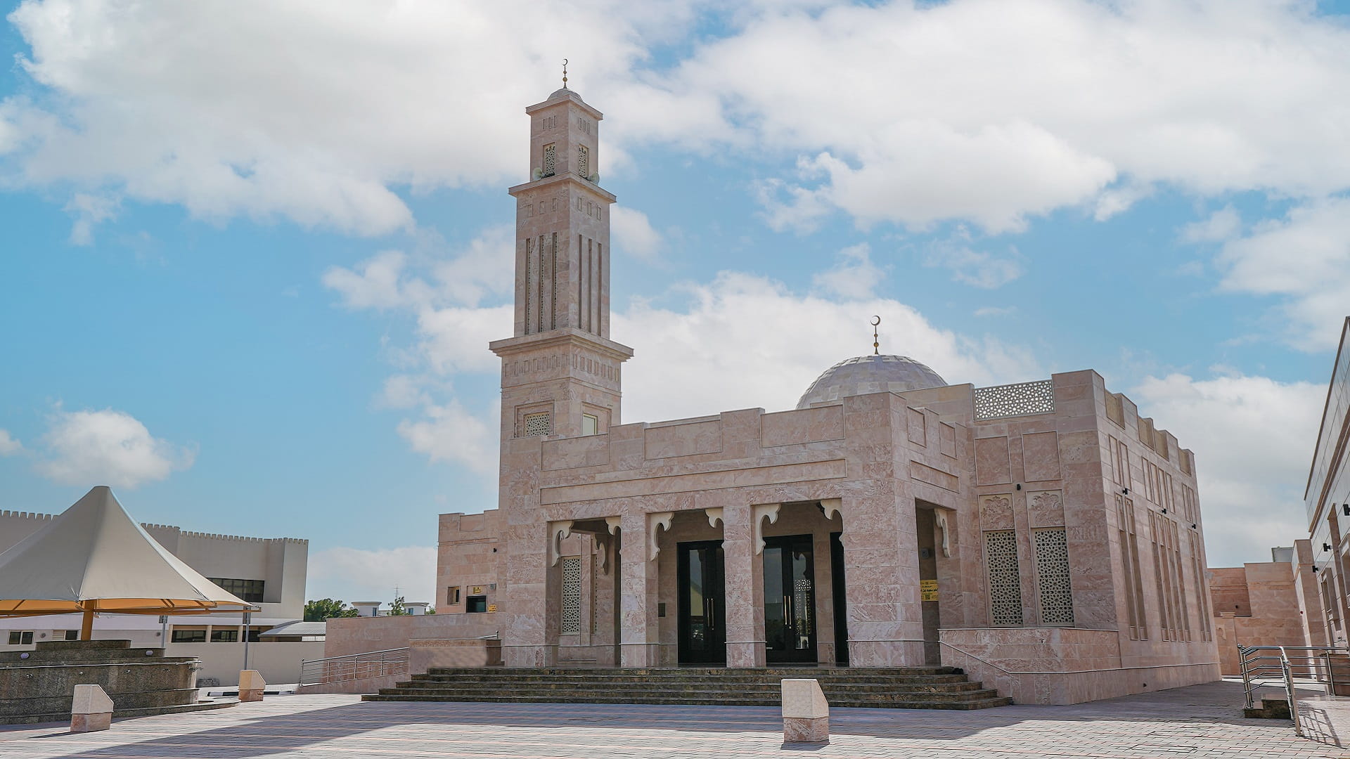 Image for the title: Sharjah Islamic inaugurates "Imam Saeed bin Mansour" mosque 