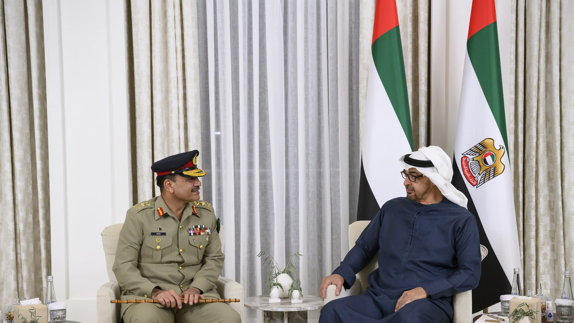 Image for the title: UAE President receives Pakistan's Chief of Army Staff 