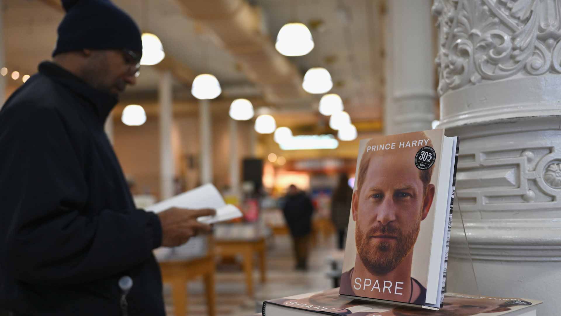 Image for the title: Harry's 'Spare' sells record 1.4 mn copies on day one 