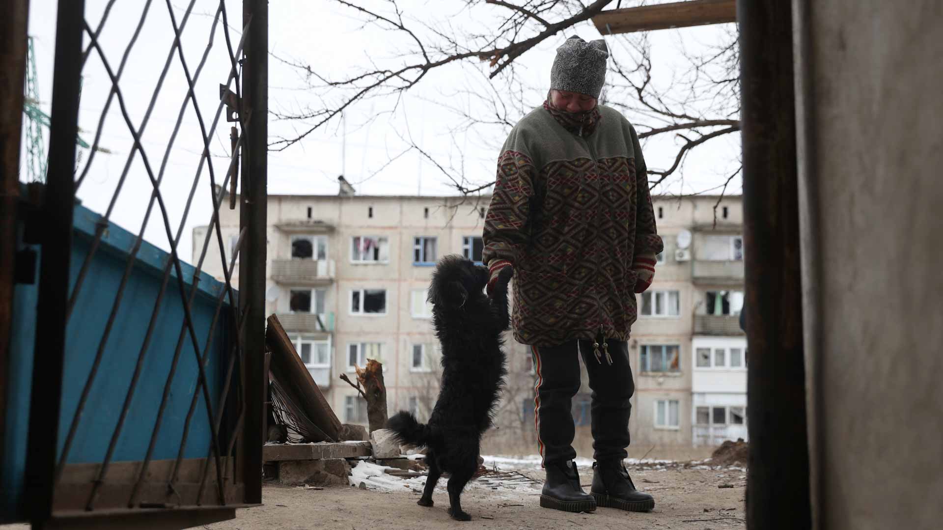 Image for the title: Ukraine affirms fighting remains, Russia claims control of Soledar 