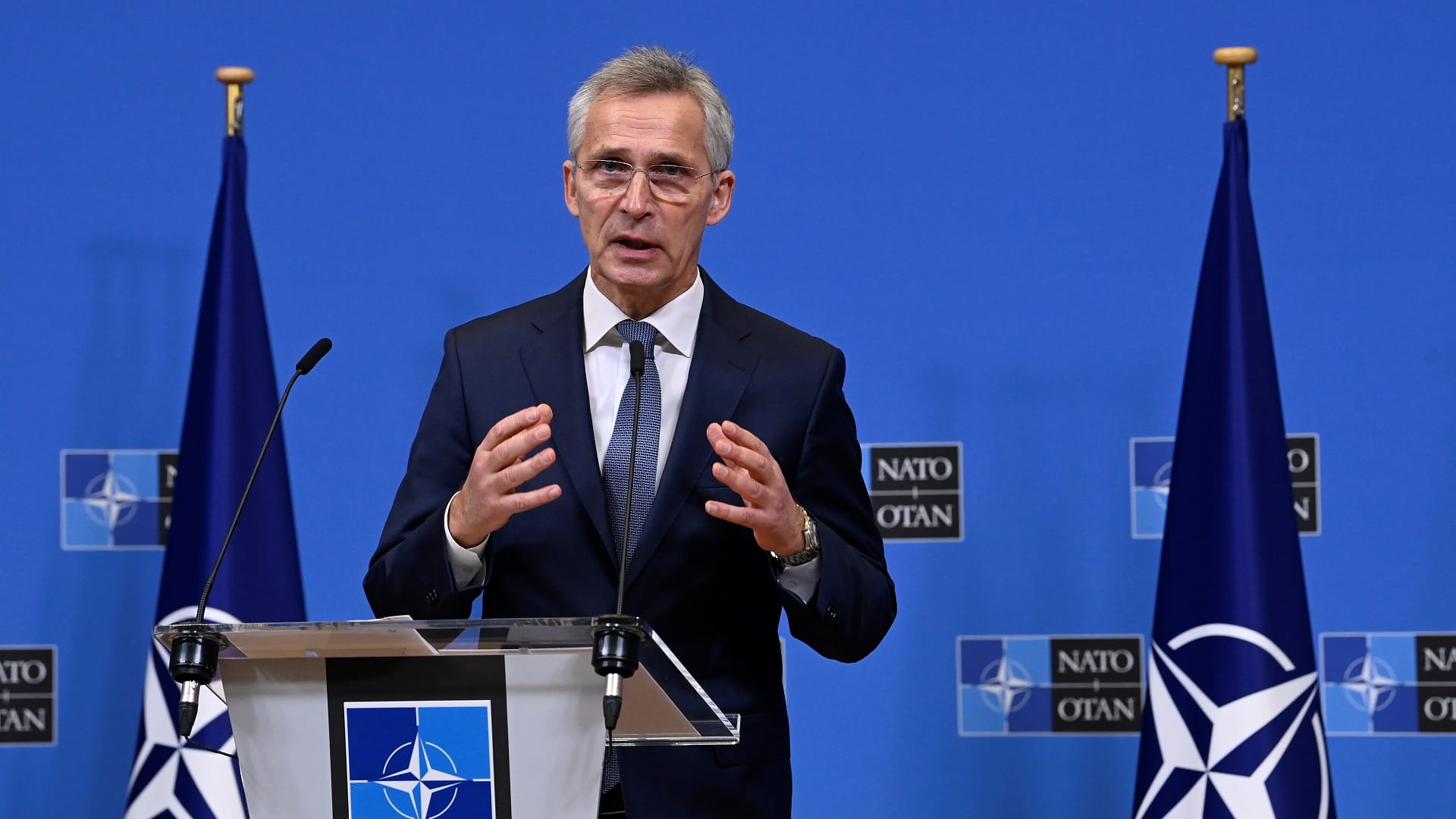 Image for the title: NATO to send more heavy weapons for Ukraine 