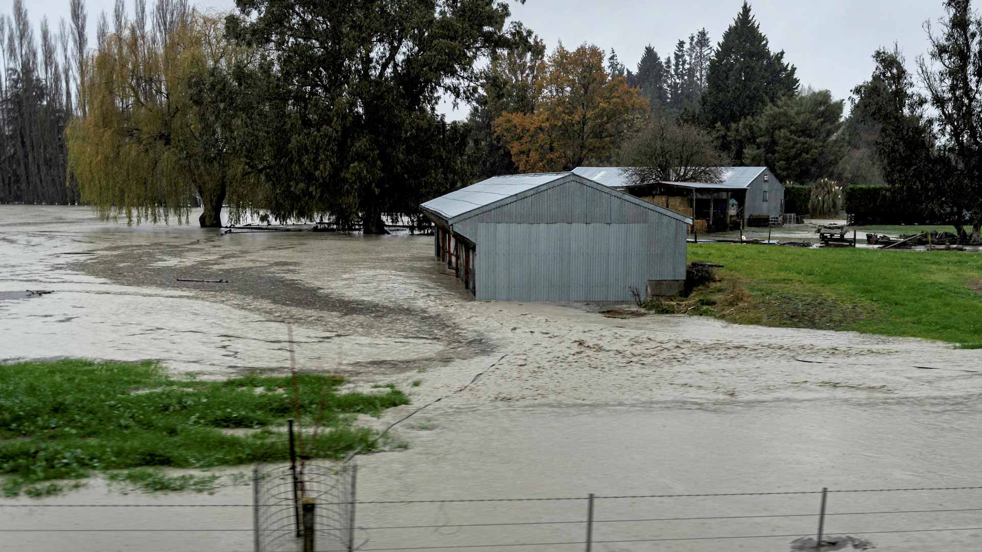 Image for the title: Flooding triggers emergency in Auckland 