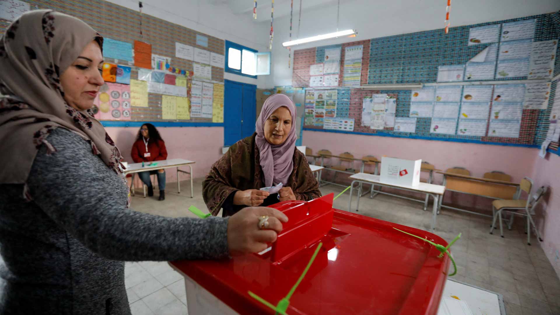 Image for the title: Empty polling booths in Tunisia election 