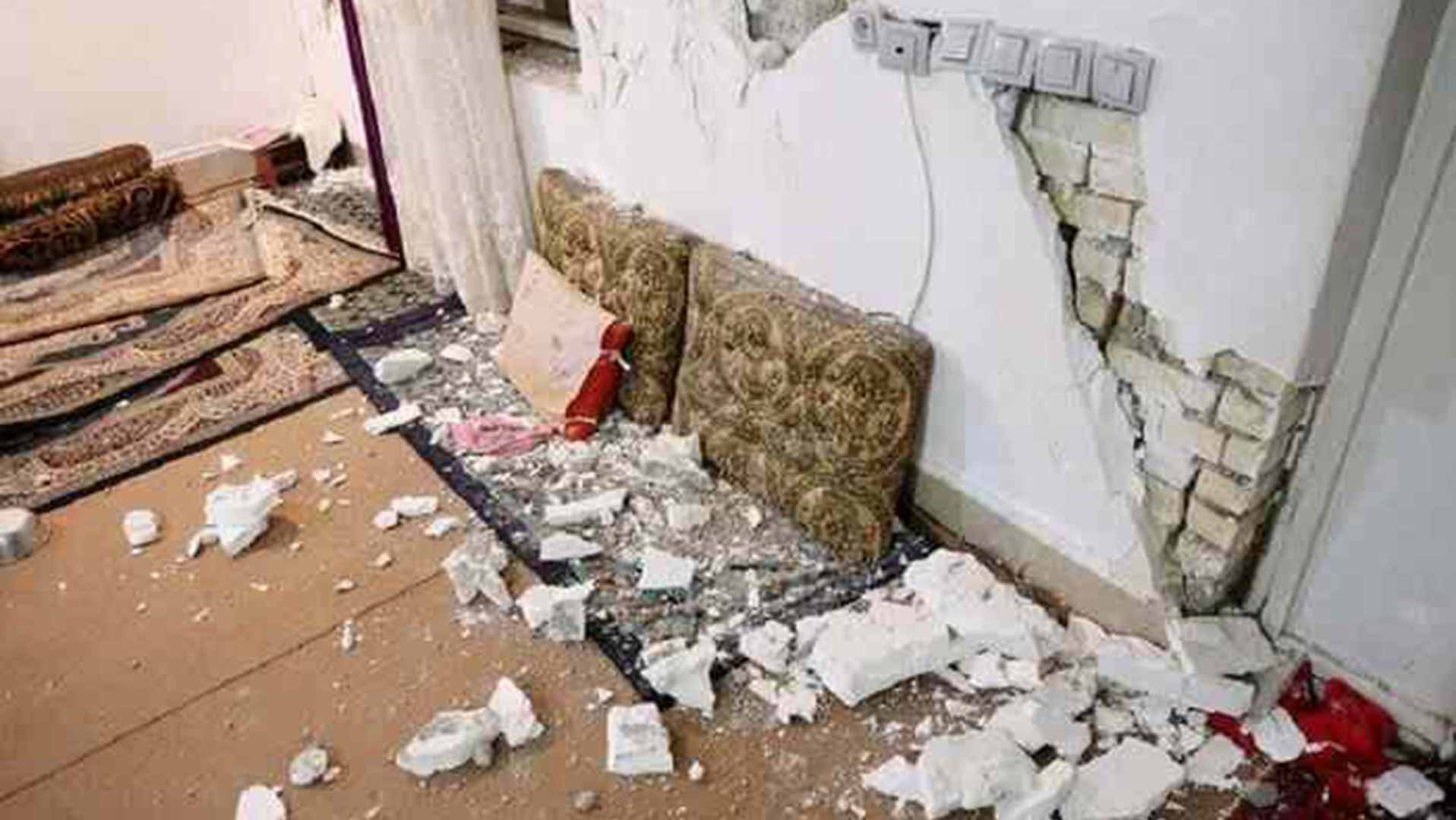 Image for the title: Earthquake kills three, injures 800 in northwest Iran 