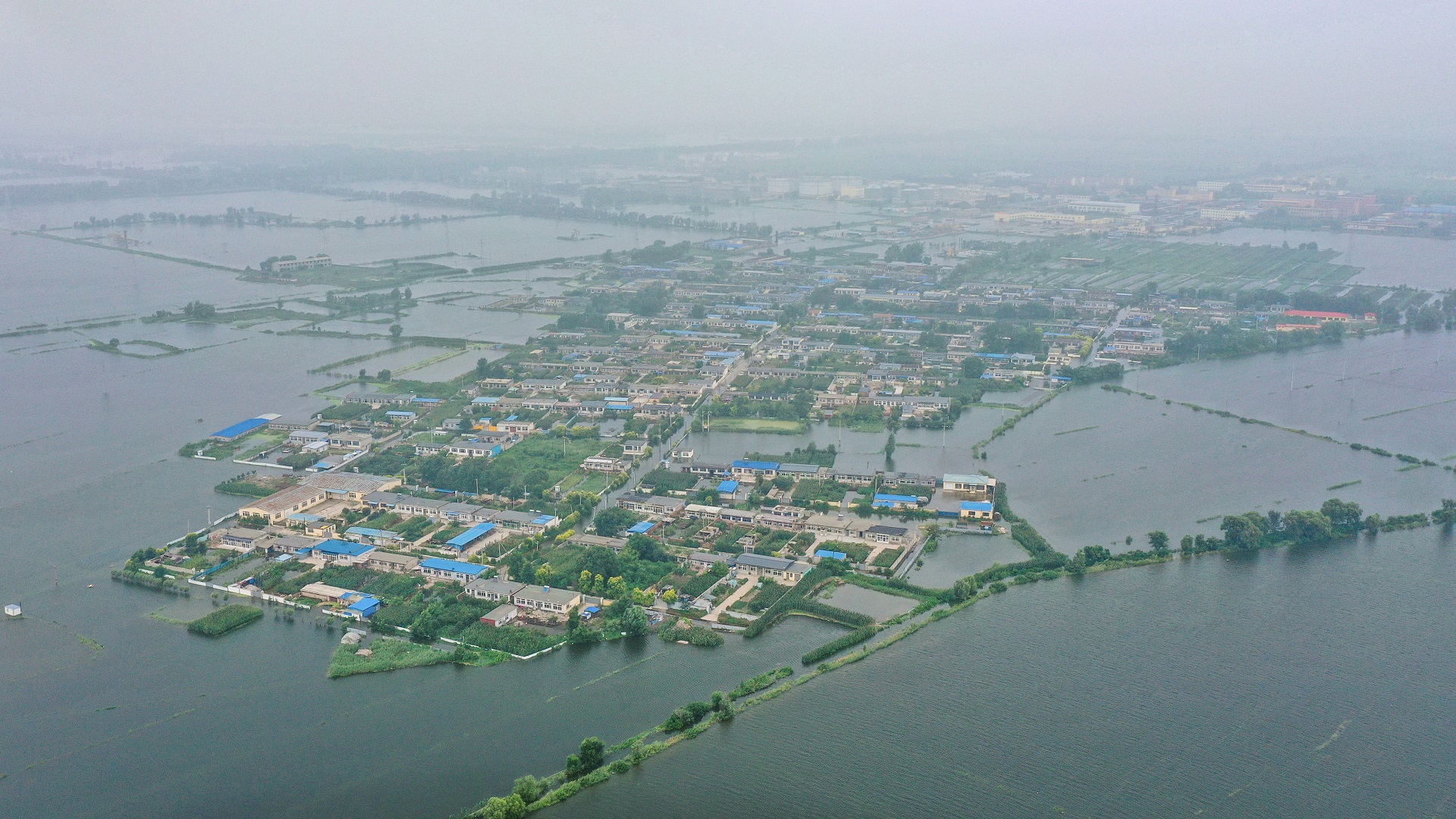 Image for the title: Flooding displaces 10,000 around China 