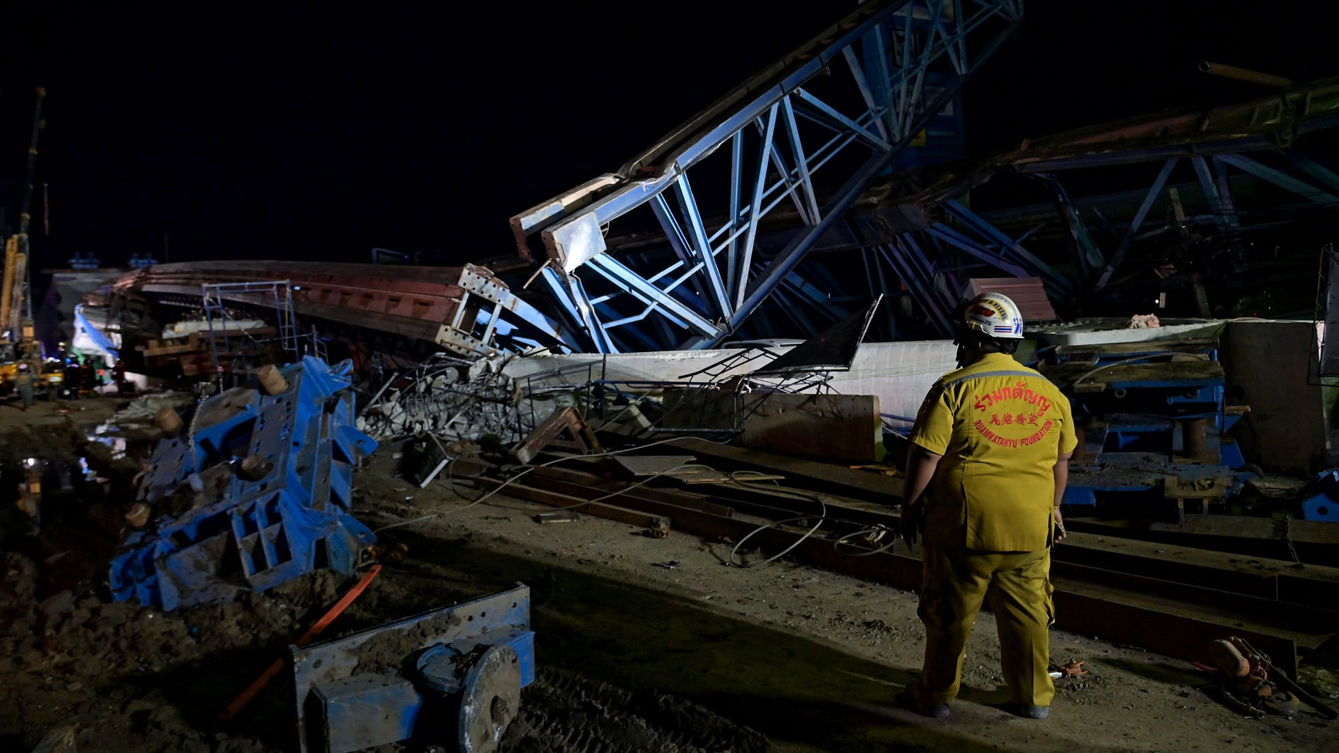 Image for the title: Two dead after collapse of under-construction Bangkok highway 