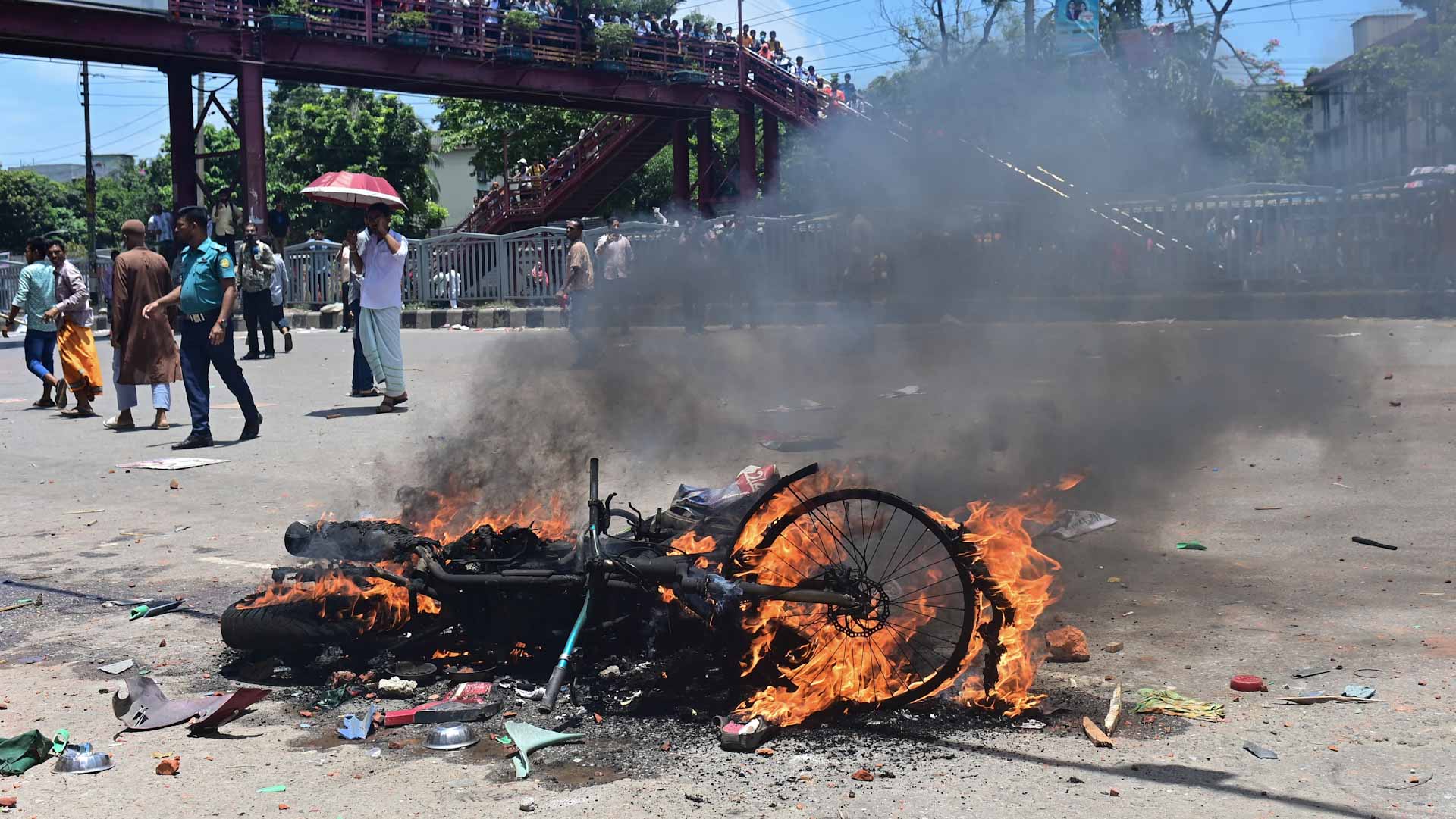 Image for the title: One dead, hundreds injured in Bangladesh political clashes 