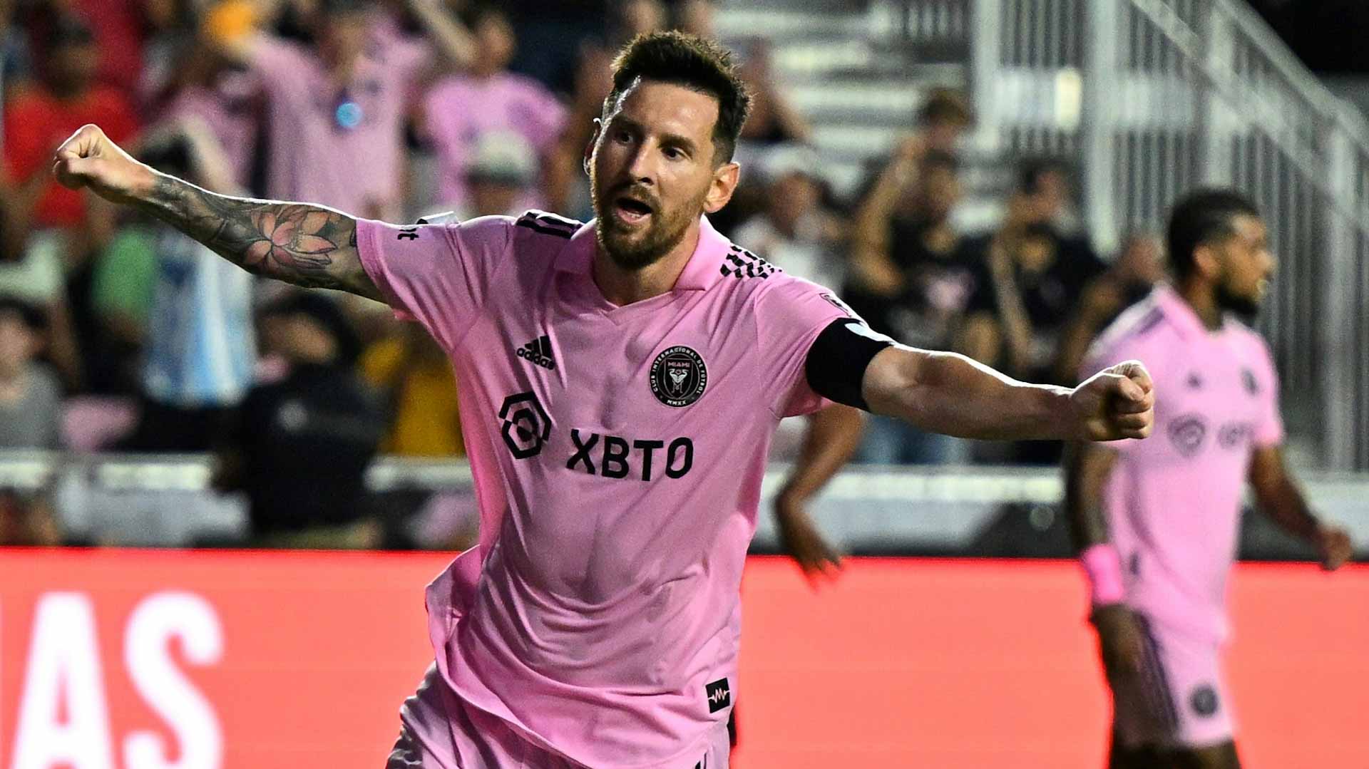 Image for the title: Miami defeats Atlanta with two goals from Messi
