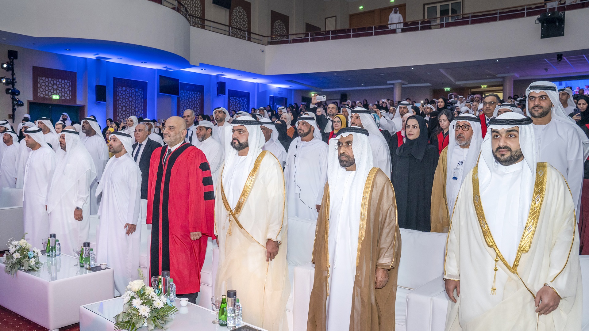 صورة بعنوان: محمد الشرقي يشهد حفل تخريج دفعة جديدة من جامعة العلوم بالفجيرة 