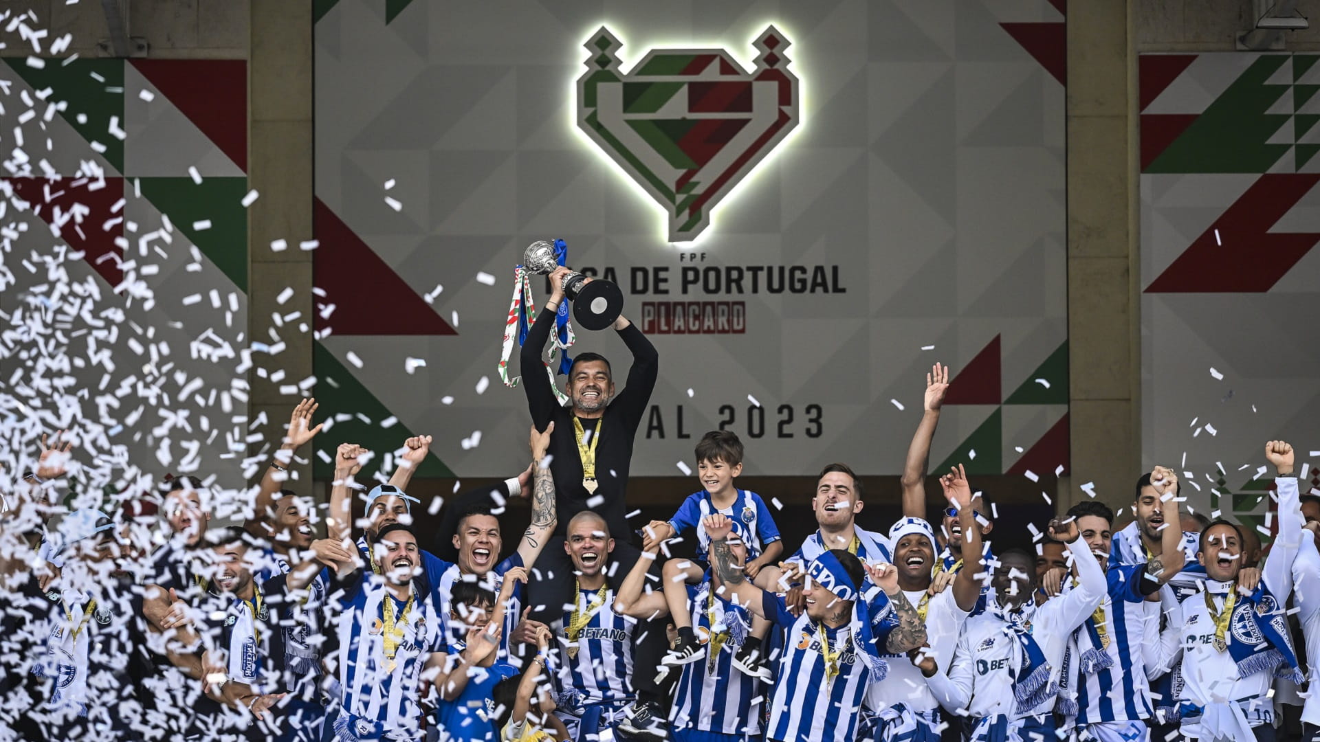 Image for the title: Porto beat Braga to retain Portuguese Cup 