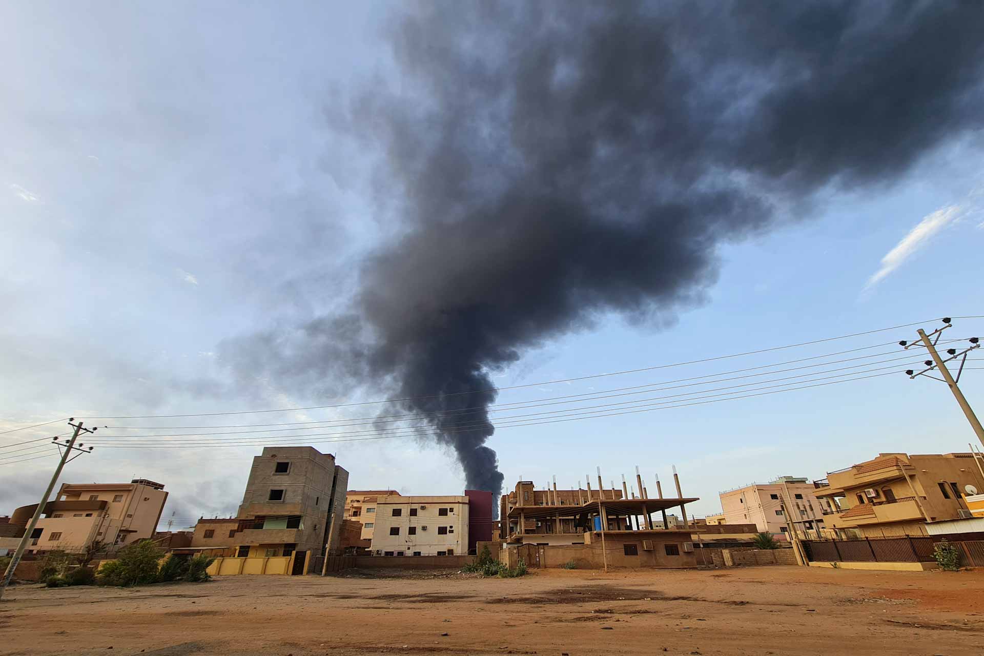 Image for the title: Newest Sudanese ceasefire starts amid civilian scepticism 