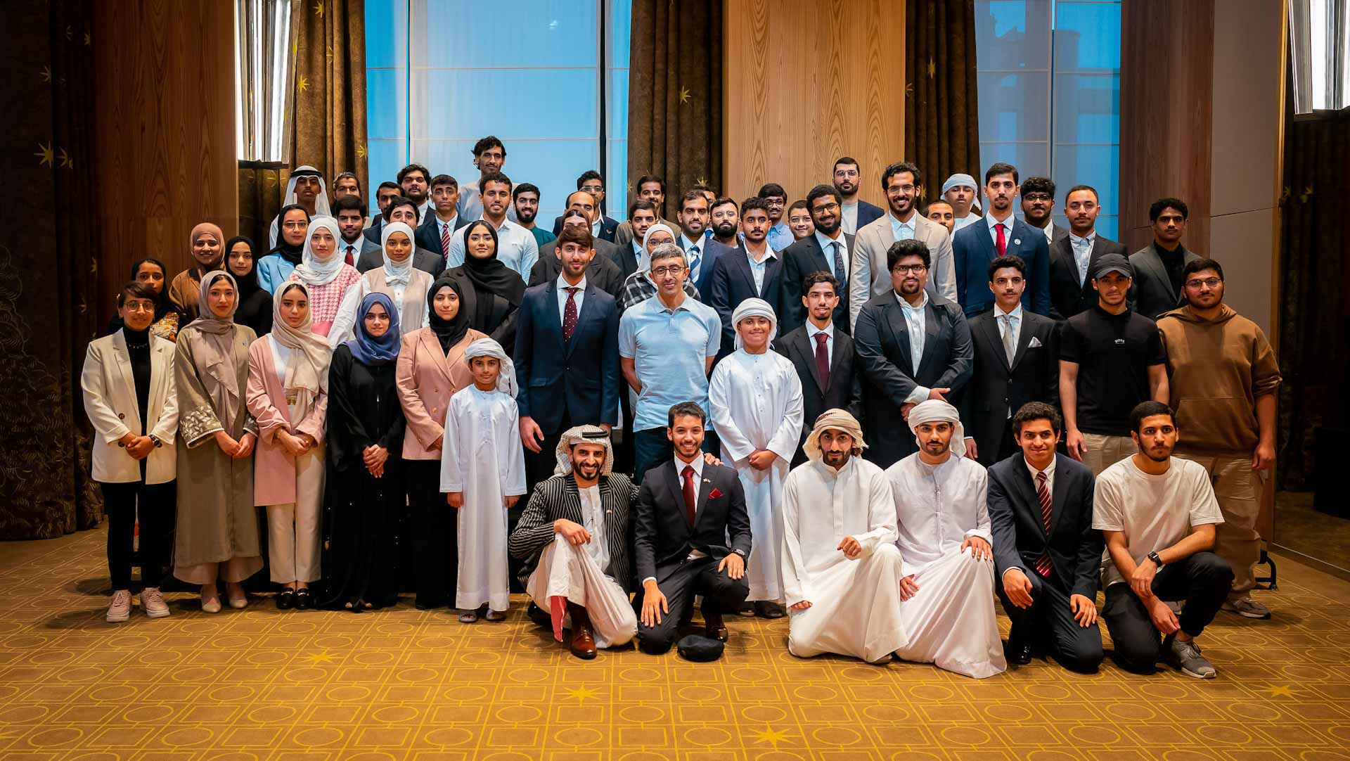 Image for the title: Abdullah bin Zayed meets UAE students studying in Japan 