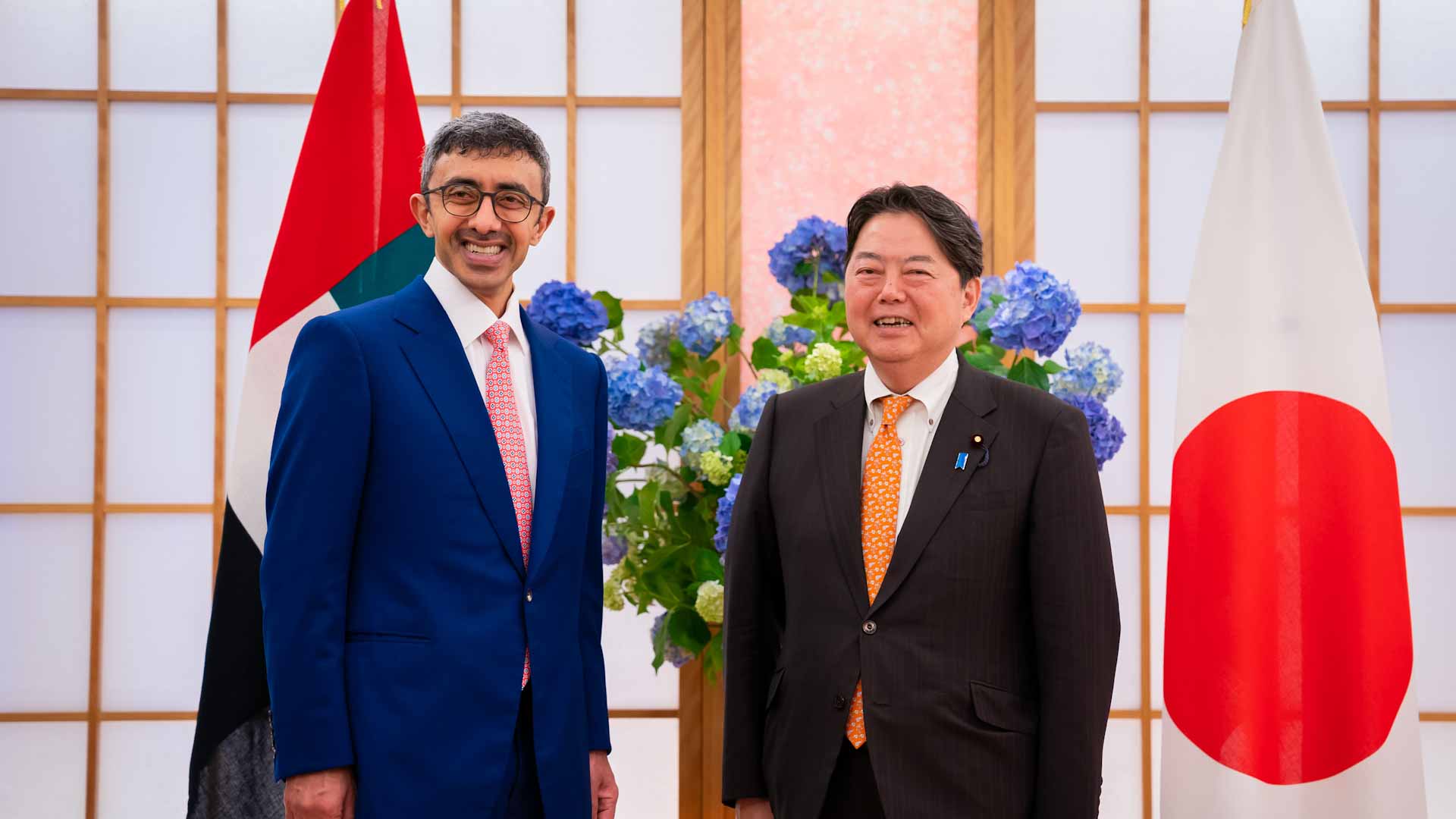Image for the title: UAE Foreign Minister, Japanese counterpart discuss cooperation 
