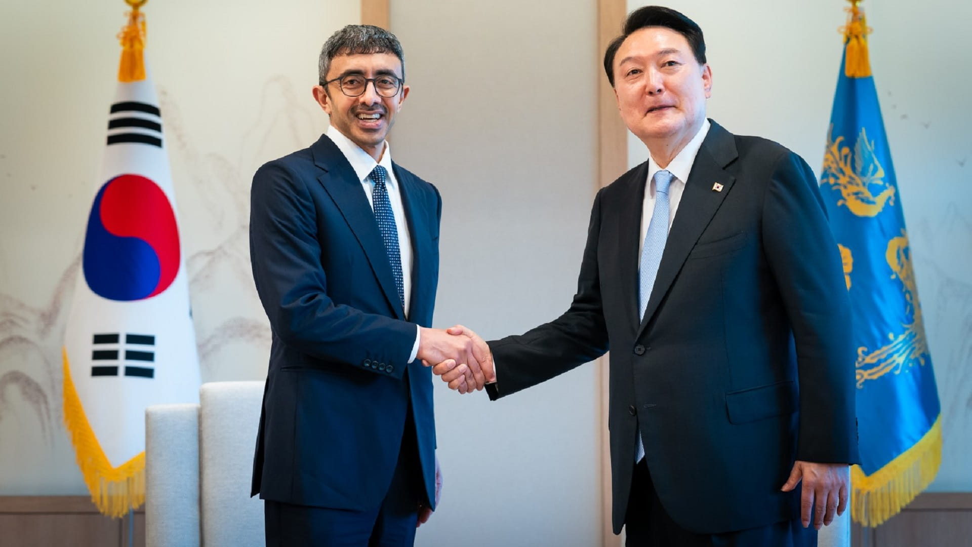 Image for the title: Korean President receives Abdullah bin Zayed in Seoul 