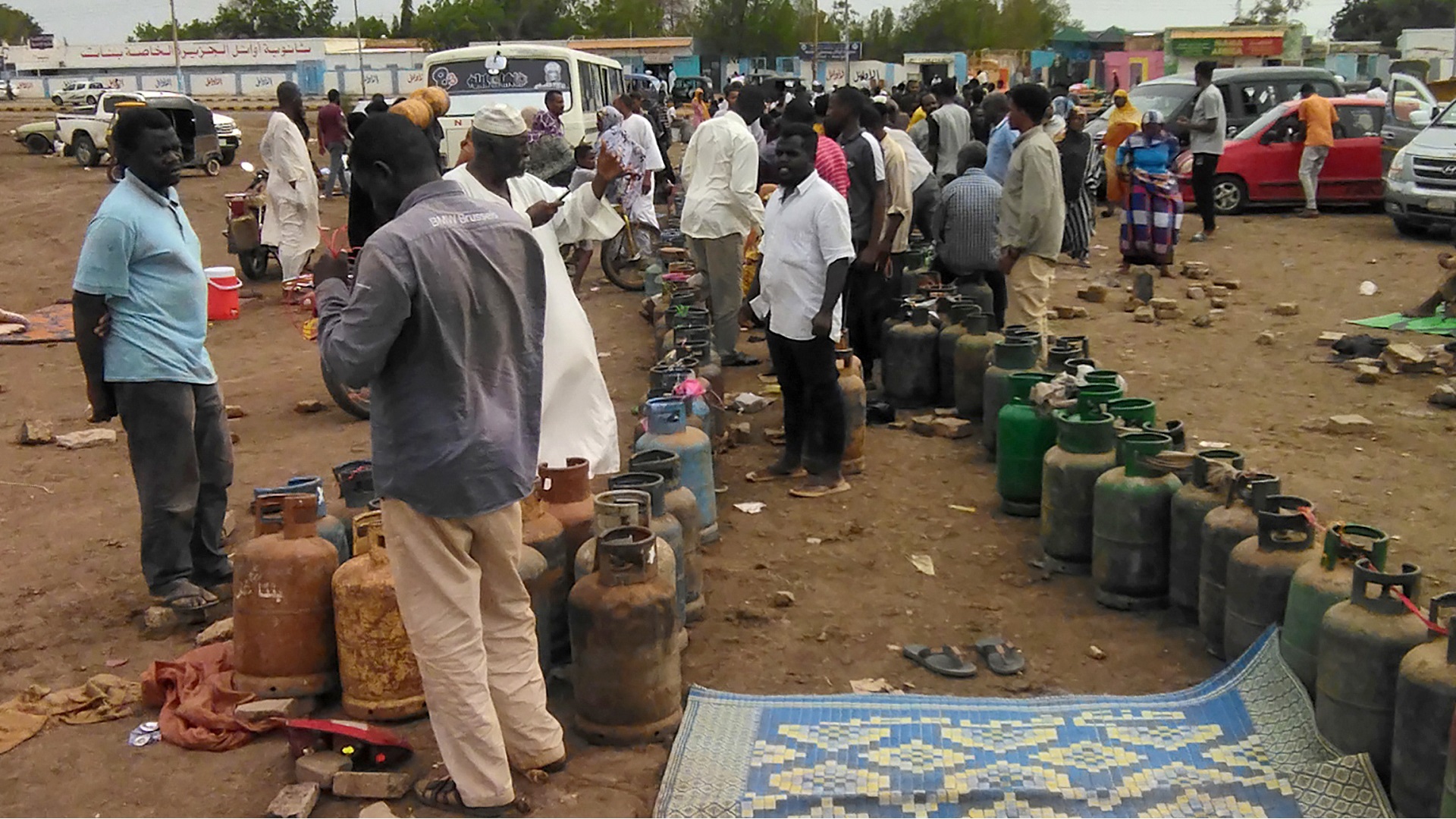 Image for the title: UNICEF: One million children displaced in Sudan war 