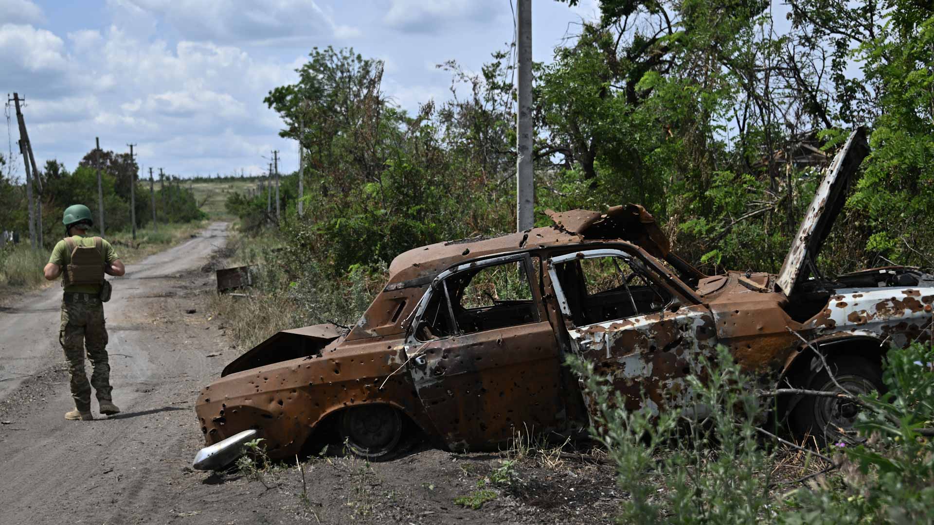 Image for the title: Ukrainian strike hits key Russian-held bridge 